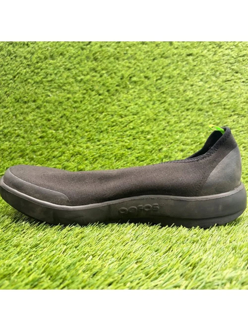 OOFOS OOmg EeZee Low Mens Size 11 Black Casual Walking Slip On Recovery Shoes
